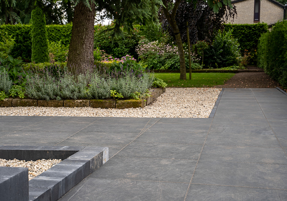 grijze tegels tuin
